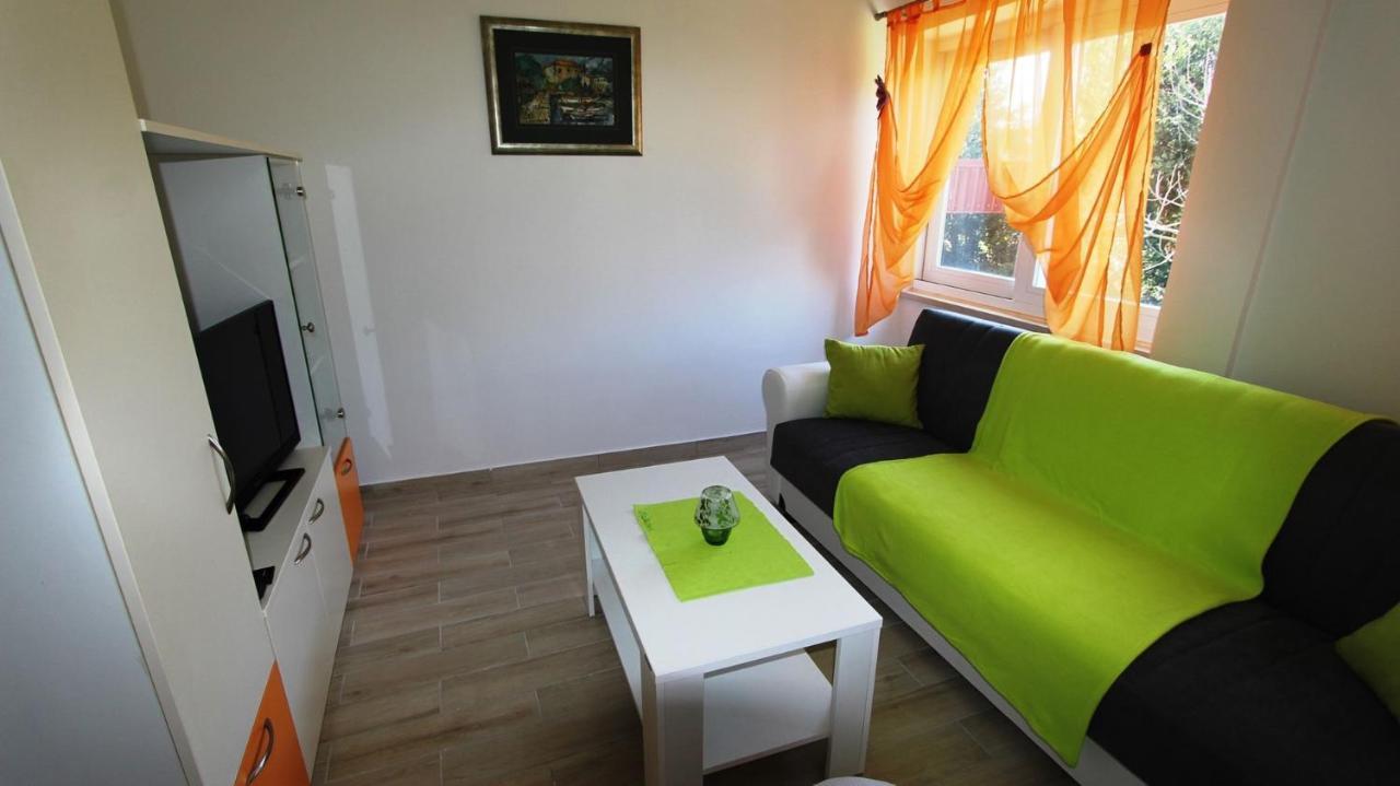 Apartments Tomislav Малинска Экстерьер фото