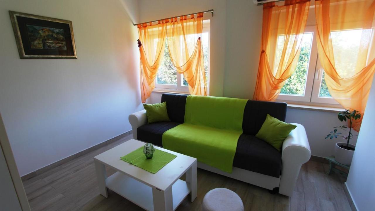 Apartments Tomislav Малинска Экстерьер фото