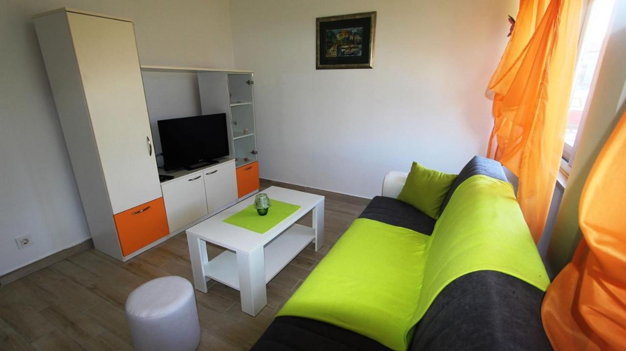 Apartments Tomislav Малинска Экстерьер фото